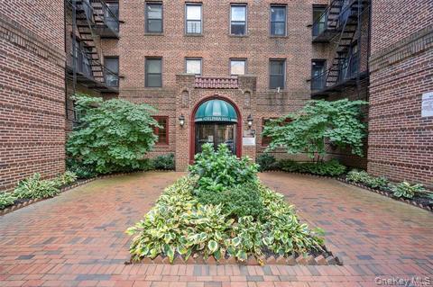 8910 35th Ave in New York, NY - Building Photo - Building Photo