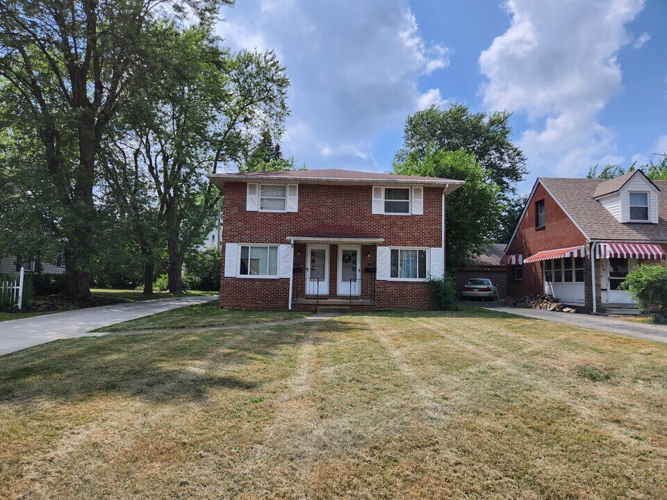 139 Harter Ave NW in Canton, OH - Building Photo