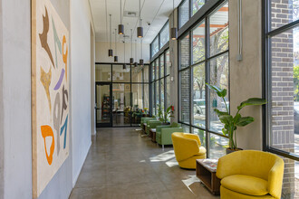 Ary Place in Sacramento, CA - Building Photo - Lobby