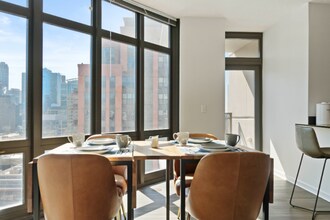 355 N Desplaines St in Chicago, IL - Building Photo - Building Photo