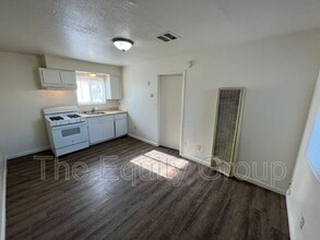 9330 Rd 236 in Terra Bella, CA - Building Photo - Building Photo