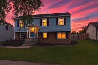 304 Jackson St in Bartlett, IL - Building Photo - Building Photo