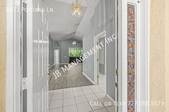 8433 Poydras Ln in Tampa, FL - Building Photo - Building Photo