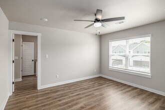 Birdmaster Drive in Pea Ridge, AR - Building Photo - Interior Photo