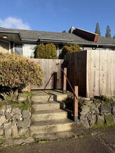 8126 NE Beech St in Portland, OR - Building Photo - Building Photo