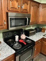 24 Parkwood Dr in Augusta, ME - Building Photo