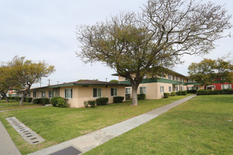 California Gardens in Oxnard, CA - Building Photo - Building Photo