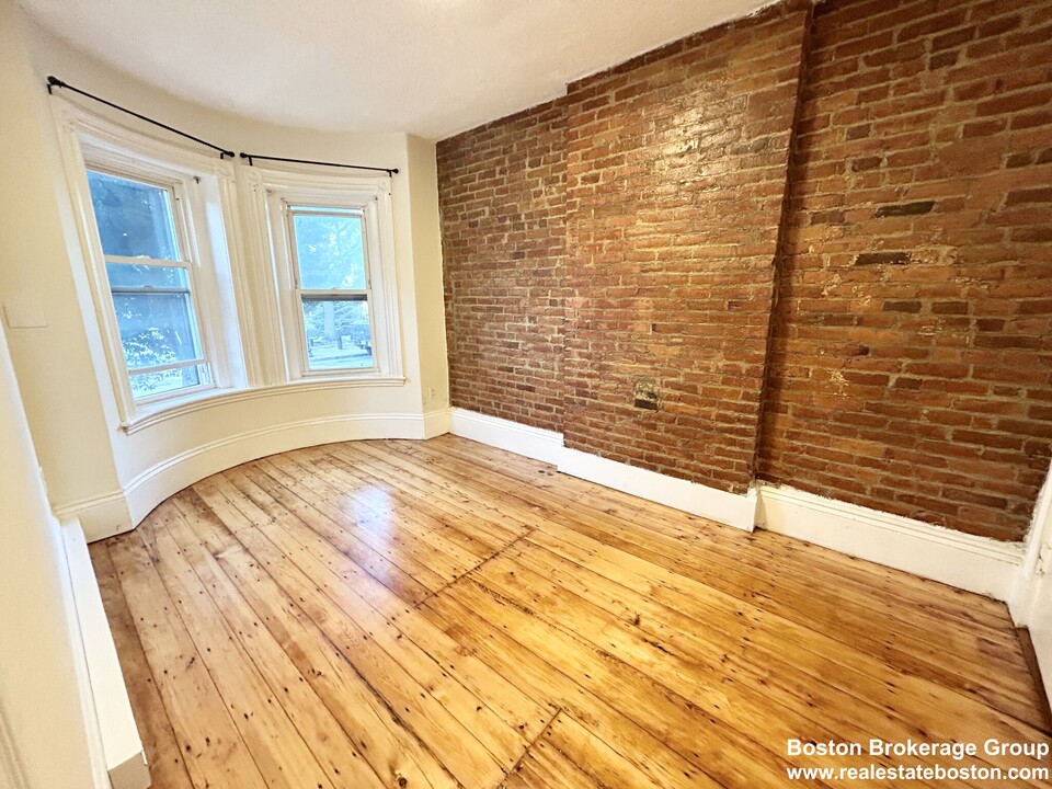 81 Windsor St, Unit 1 in Boston, MA - Building Photo