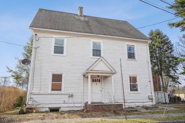 2 Meeker Pl in Millburn, NJ - Building Photo - Building Photo