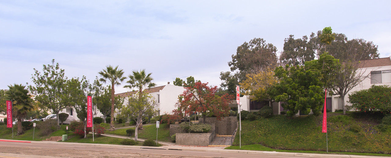 Park Genesee in San Diego, CA - Foto de edificio