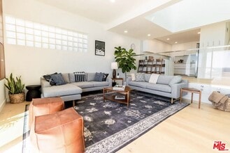 21349 Rambla Vista in Malibu, CA - Building Photo - Building Photo