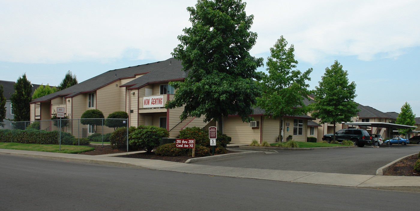 Coral Heights in Salem, OR - Building Photo