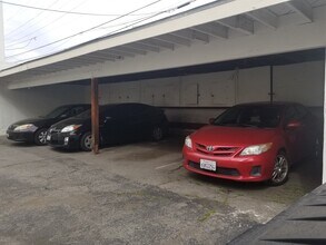 1226 Gower N St, Unit 2 in Los Angeles, CA - Foto de edificio - Building Photo