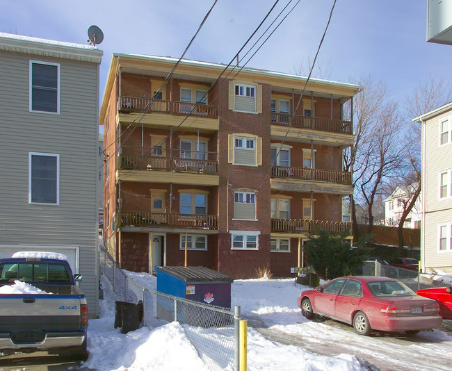 181 Nashua St in Fall River, MA - Foto de edificio - Building Photo