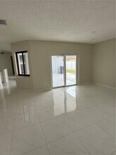 14480 SW 112th St in Miami, FL - Building Photo - Building Photo