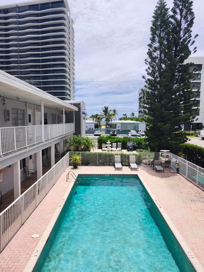 819 N Ocean Blvd in Pompano Beach, FL - Building Photo - Building Photo