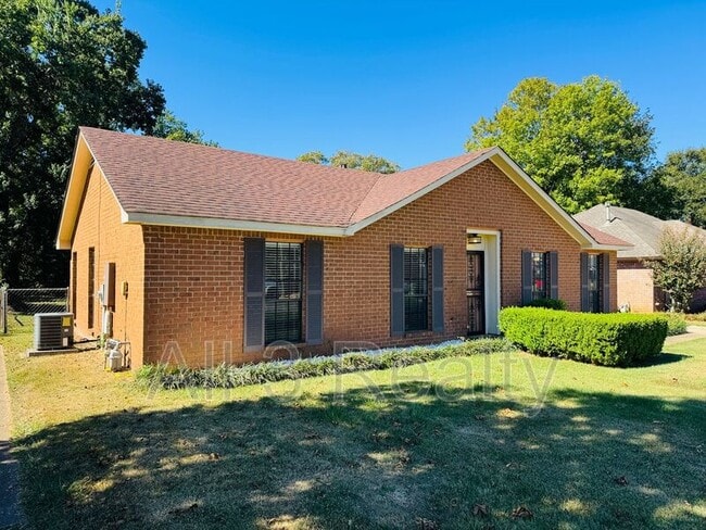 728 E Gardendale Dr in Montgomery, AL - Foto de edificio - Building Photo