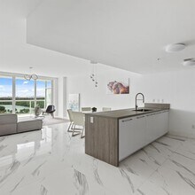 400 Sunny Isles Blvd, Unit 1205 in Sunny Isles Beach, FL - Foto de edificio - Building Photo