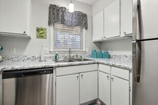 Quail Run in Columbia, SC - Building Photo