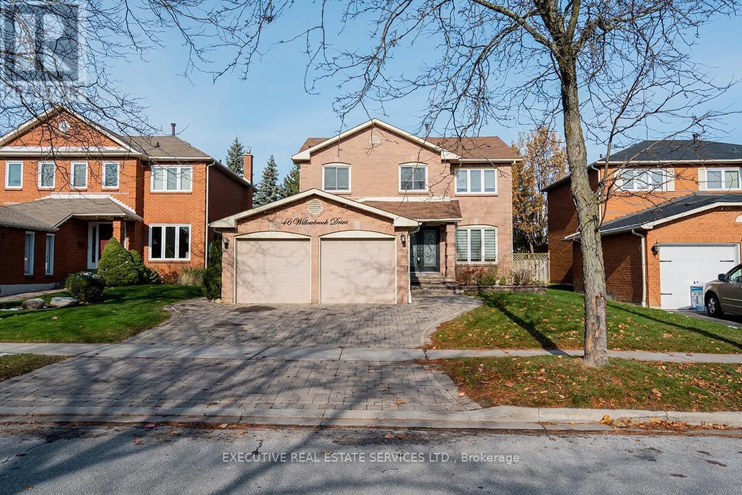 46 Willowbrook Dr in Whitby, ON - Building Photo