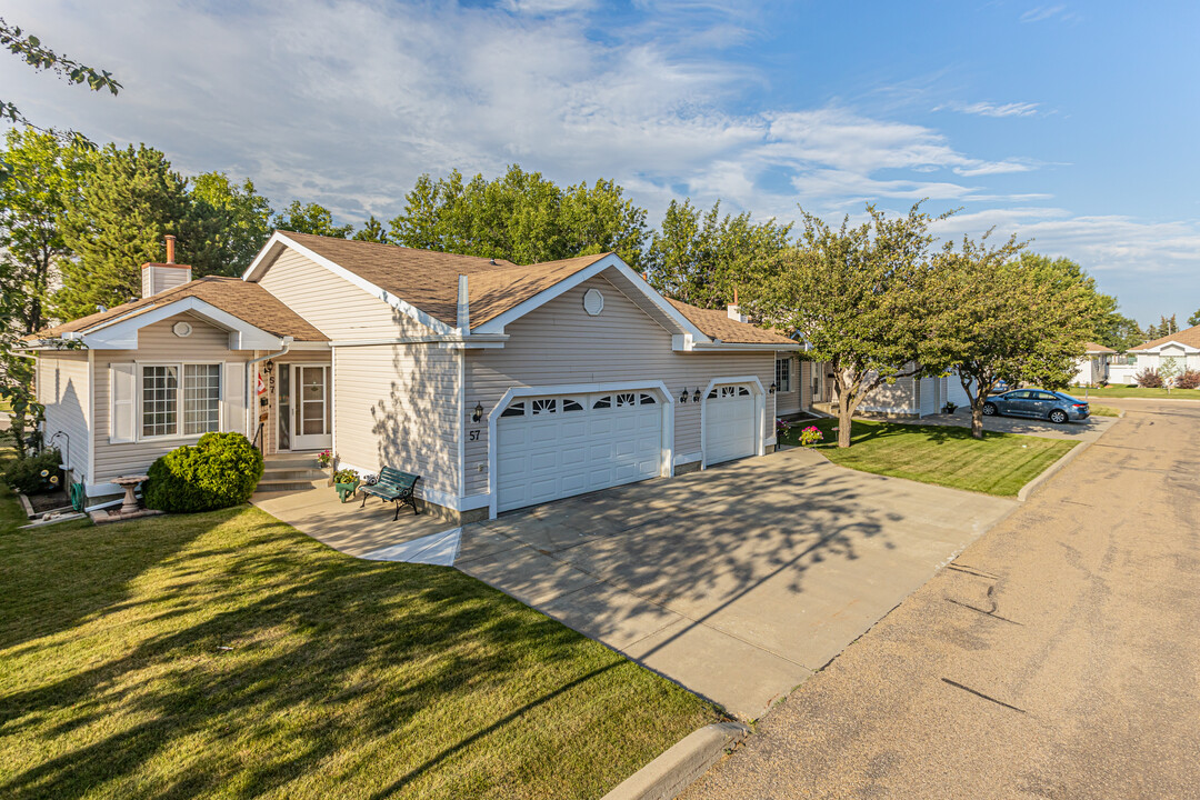 Horizon Village Glenwood in Edmonton, AB - Building Photo