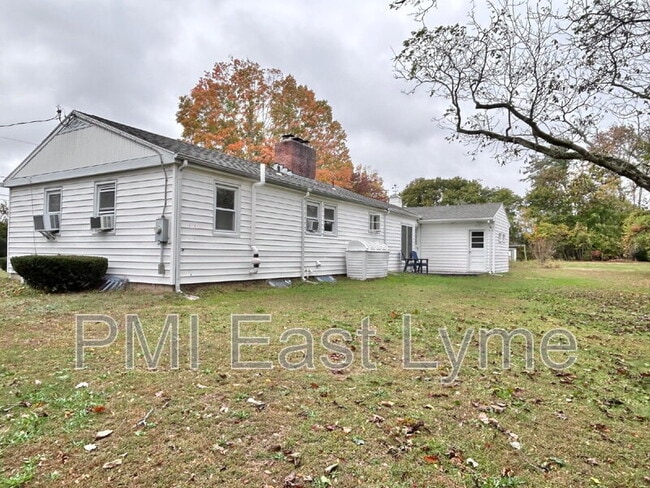 22 Whitewood St in Old Saybrook, CT - Building Photo - Building Photo