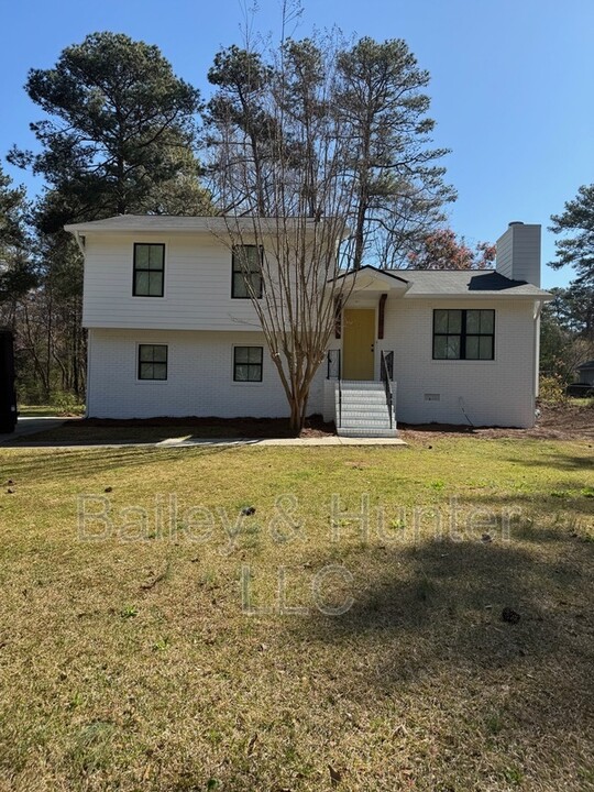 45 Triple Crown Ln in Ellenwood, GA - Building Photo