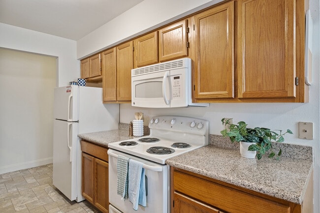 York Creek Apartments in Comstock Park, MI - Foto de edificio - Building Photo