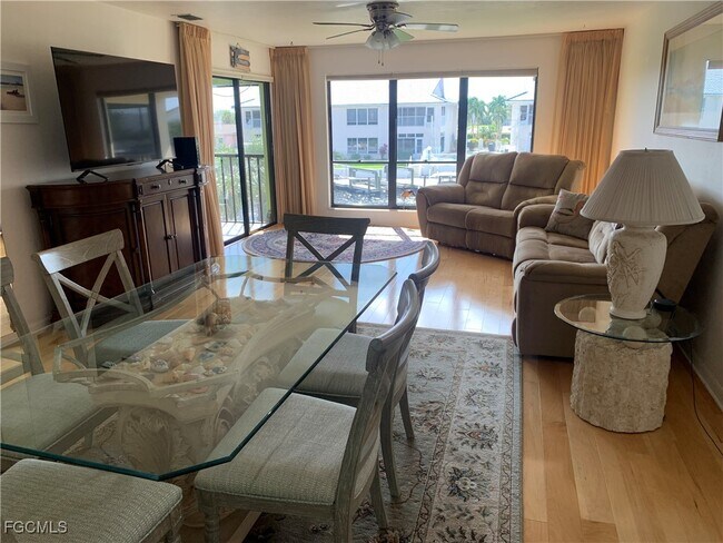 property at 1628 SE 46th St