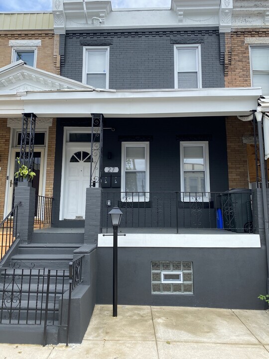 27 N 58th St in Philadelphia, PA - Building Photo