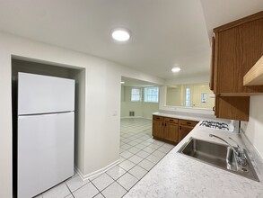 5806 N Broadway St, Unit G in Chicago, IL - Building Photo - Building Photo