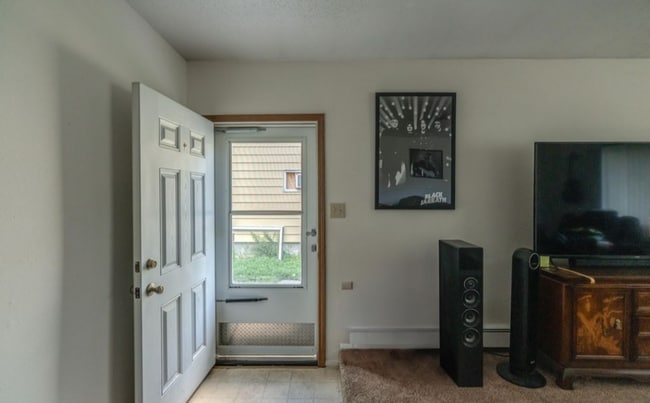 333 W Ingals Ave, Unit 331 in Bismarck, ND - Foto de edificio - Building Photo