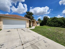 3702 5th St SW in Lehigh Acres, FL - Building Photo