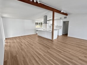 1115 N Brand Blvd in San Fernando, CA - Building Photo - Building Photo