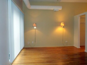 1000 E 53rd St, Unit 211 in Chicago, IL - Building Photo - Building Photo