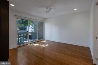5250 Pooks Hill Rd in Bethesda, MD - Building Photo - Building Photo