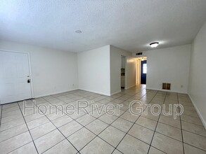 9101 W Hillsborough Ave in Tampa, FL - Building Photo - Building Photo