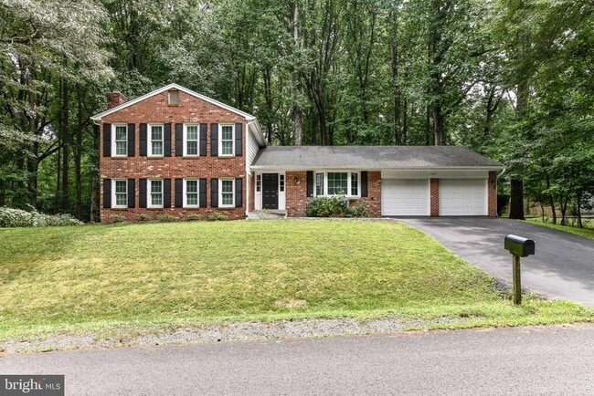 12231 Westwood Hills Dr in Herndon, VA - Foto de edificio - Building Photo