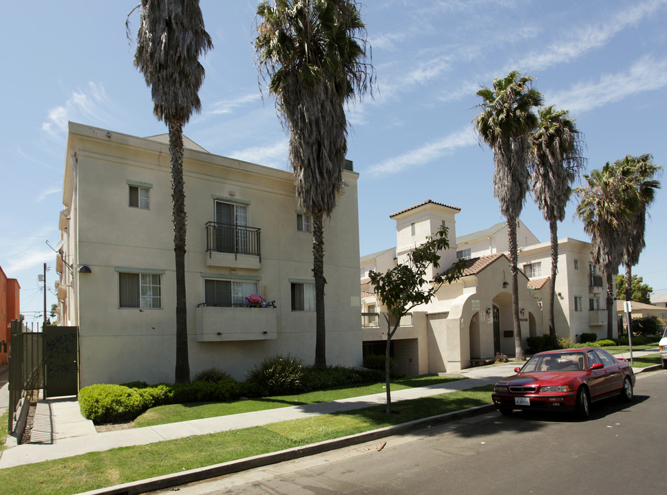 Hyde Park in Los Angeles, CA - Foto de edificio