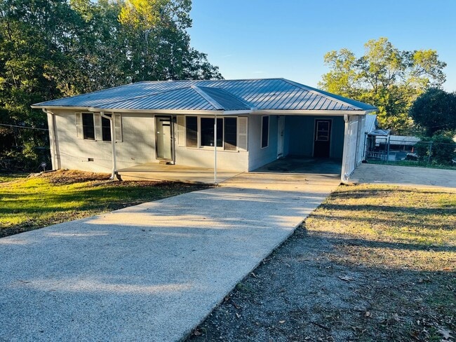 1033 W 33rd St in Anniston, AL - Building Photo - Building Photo