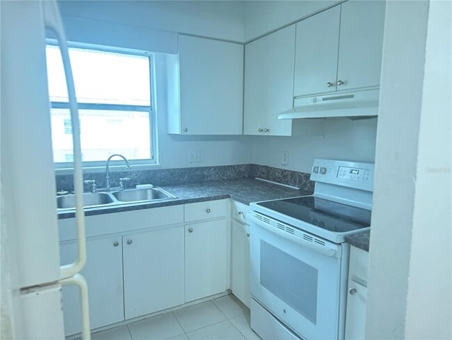 7210 N Manhattan Ave in Tampa, FL - Building Photo - Building Photo