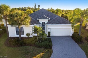 9282 Palm Island Cir in Ft. Myers, FL - Building Photo