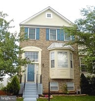 8731 Farnham Way in Linton Hall, VA - Building Photo