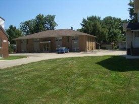 Dale St (707,709,711) in Normal, IL - Building Photo