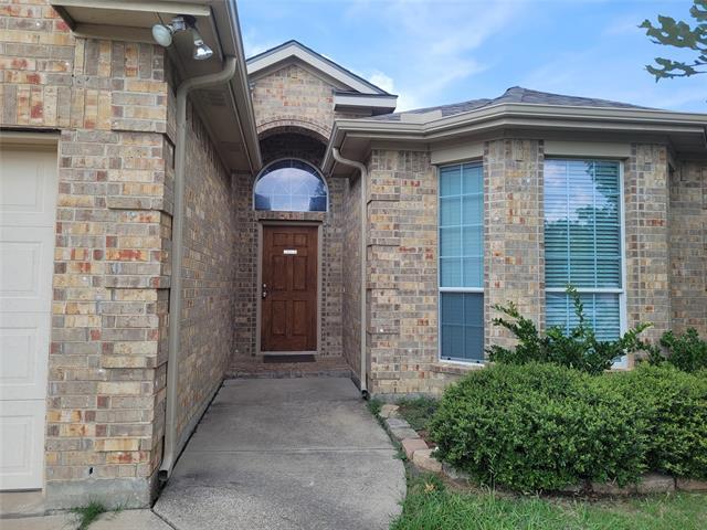 1104 Mourning Dove Dr in Burleson, TX - Building Photo - Building Photo