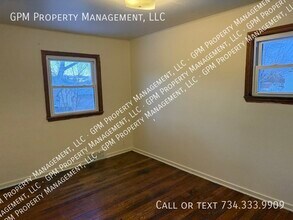 32155 Genessee St in Westland, MI - Building Photo - Building Photo