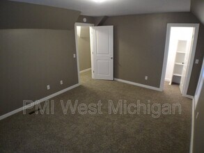 777 College Ave NE in Grand Rapids, MI - Building Photo - Building Photo