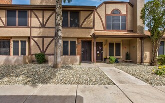 7977 W Wacker Rd in Peoria, AZ - Building Photo