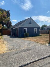 5225 E McDacer Ave in Tacoma, WA - Building Photo - Building Photo