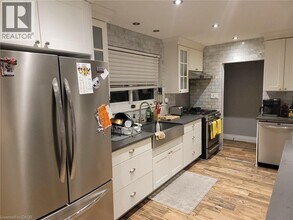 5486 Hixon Ave in Burlington, ON - Building Photo - Building Photo